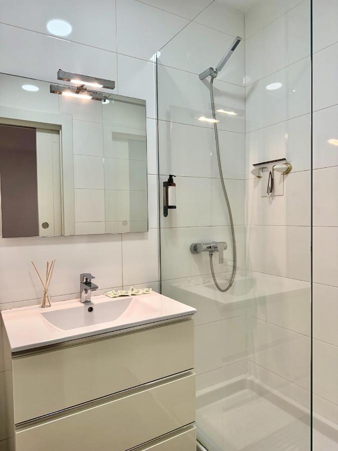Urbe10 Santa Lucia 1 Bedroom Apartment 1A Malaga Bagian luar foto